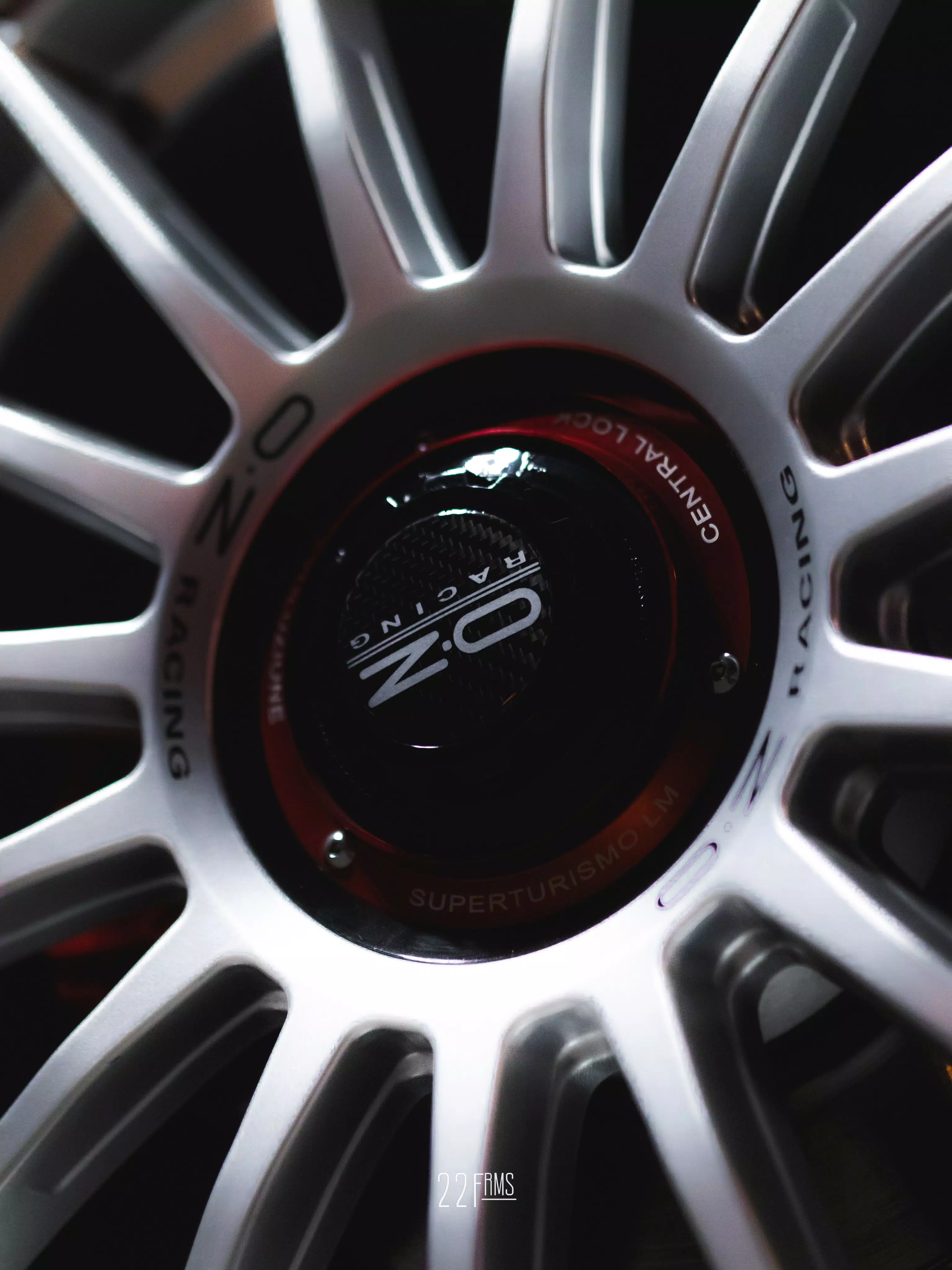 製品情報 - Superturismo LM - OZ Racing